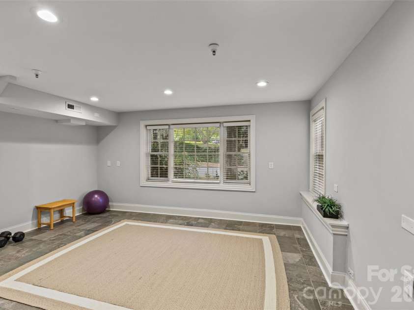 529 Queens Road, Charlotte, NC 28207.  MLS# CAR4353298, YatesRealty ID 8792. Bedroom/Mixed Use
