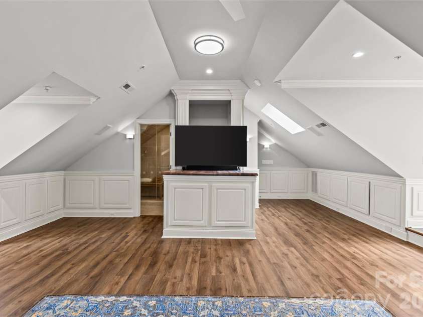 529 Queens Road, Charlotte, NC 28207.  MLS# CAR4353298, YatesRealty ID 8792. Bonus Room