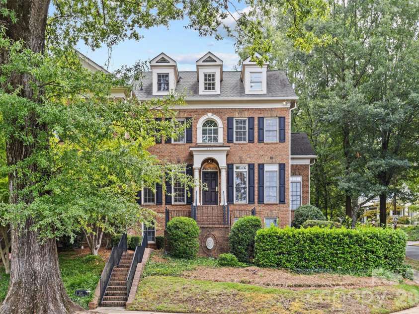 529 Queens Road, Charlotte, NC 28207.  MLS# CAR4353298, YatesRealty ID 8792. Front Exterior