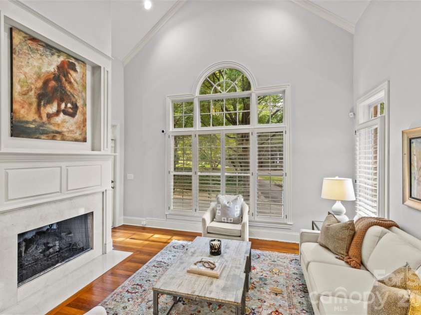 529 Queens Road, Charlotte, NC 28207.  MLS# CAR4353298, YatesRealty ID 8792. Great Room