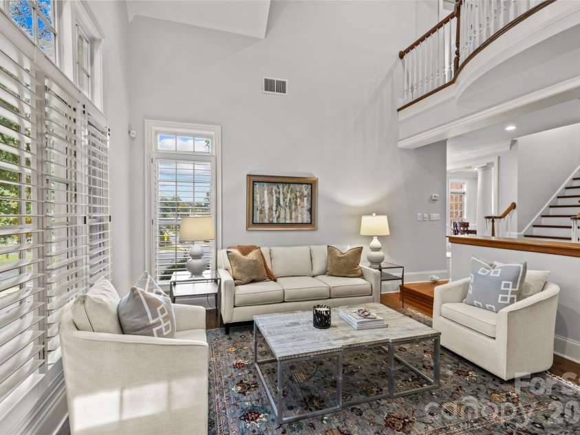 529 Queens Road, Charlotte, NC 28207.  MLS# CAR4353298, YatesRealty ID 8792. Great Room