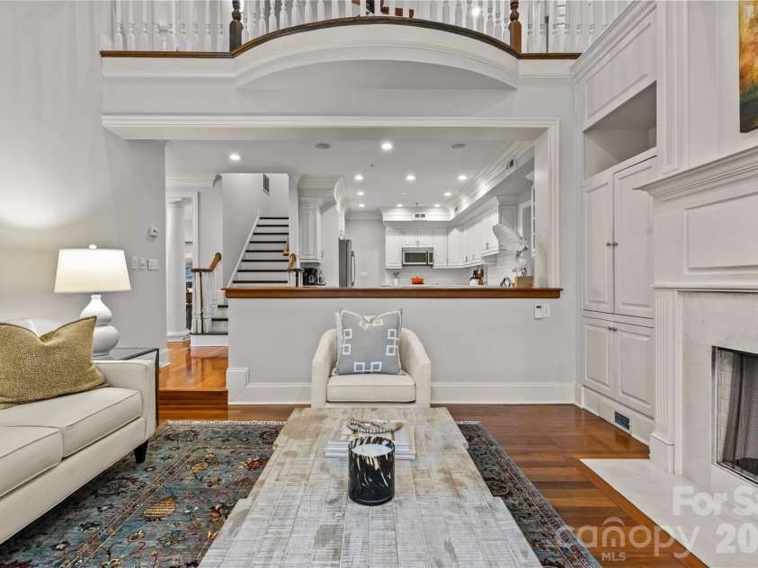 529 Queens Road, Charlotte, NC 28207.  MLS# CAR4353298, YatesRealty ID 8792. Great Room/Kitchen