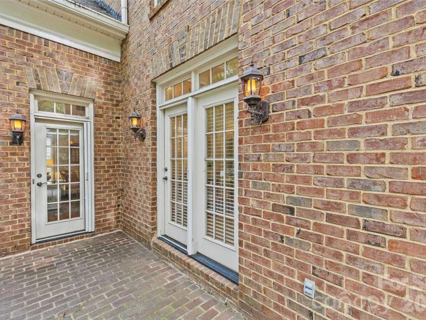 529 Queens Road, Charlotte, NC 28207.  MLS# CAR4353298, YatesRealty ID 8792. Patio