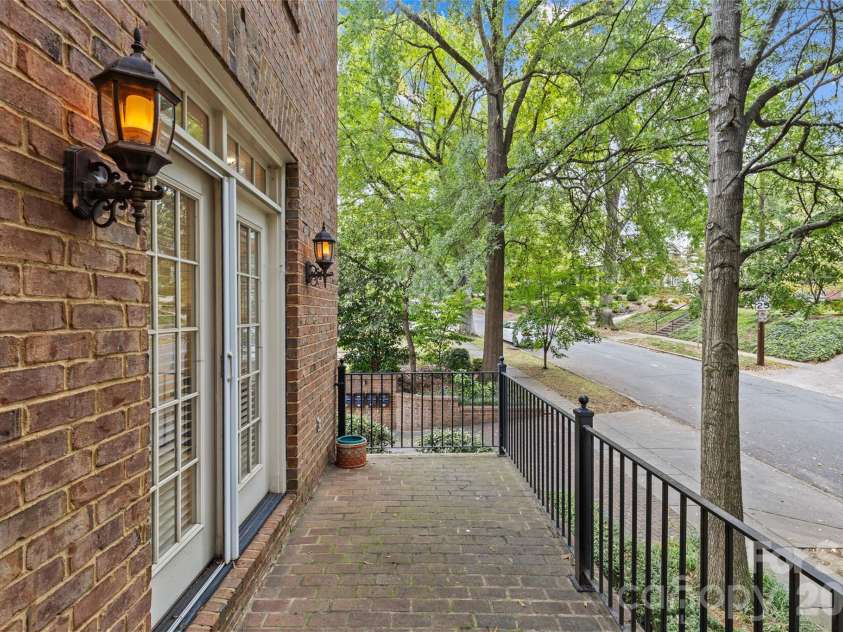 529 Queens Road, Charlotte, NC 28207.  MLS# CAR4353298, YatesRealty ID 8792. Patio