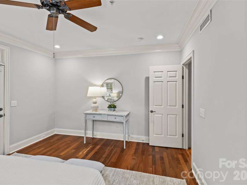 529 Queens Road, Charlotte, NC 28207.  MLS# CAR4353298, YatesRealty ID 8792. Primary Bedroom