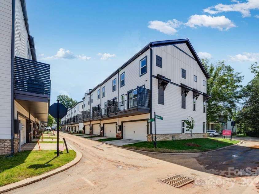 344 Catawba Avenue, Davidson, NC 28036.  MLS# CAR4225454, YatesRealty ID 8796. 344 Catawba Avenue ~ Ready Now