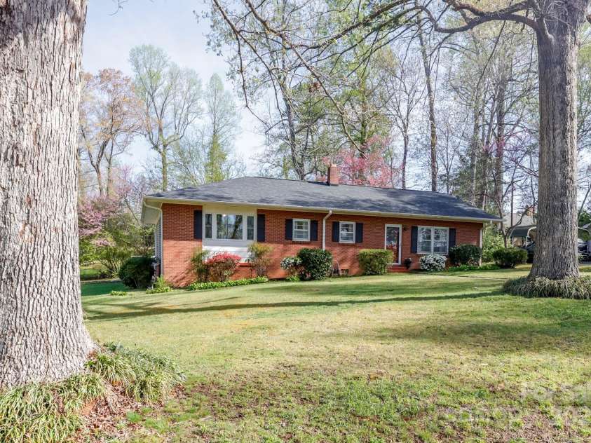 194 Fernwood Circle, Rutherfordton, NC 28139.  MLS# CAR4240374, YatesRealty ID 8799. 