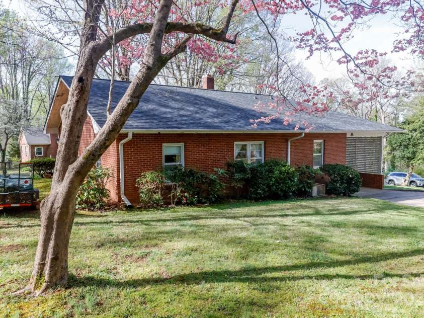 194 Fernwood Circle, Rutherfordton, NC 28139.  MLS# CAR4240374, YatesRealty ID 8799. 
