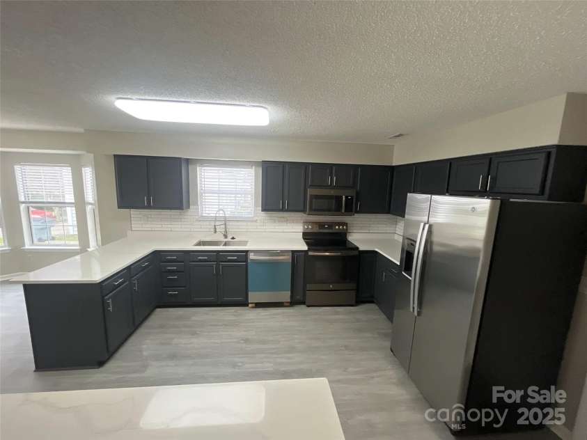 12042 Mallard Ridge Drive, Charlotte, NC 28269.  MLS# CAR4298005, YatesRealty ID 88. Kitchen