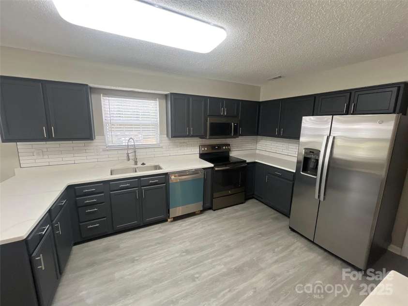 12042 Mallard Ridge Drive, Charlotte, NC 28269.  MLS# CAR4298005, YatesRealty ID 88. Kitchen - alternate angle