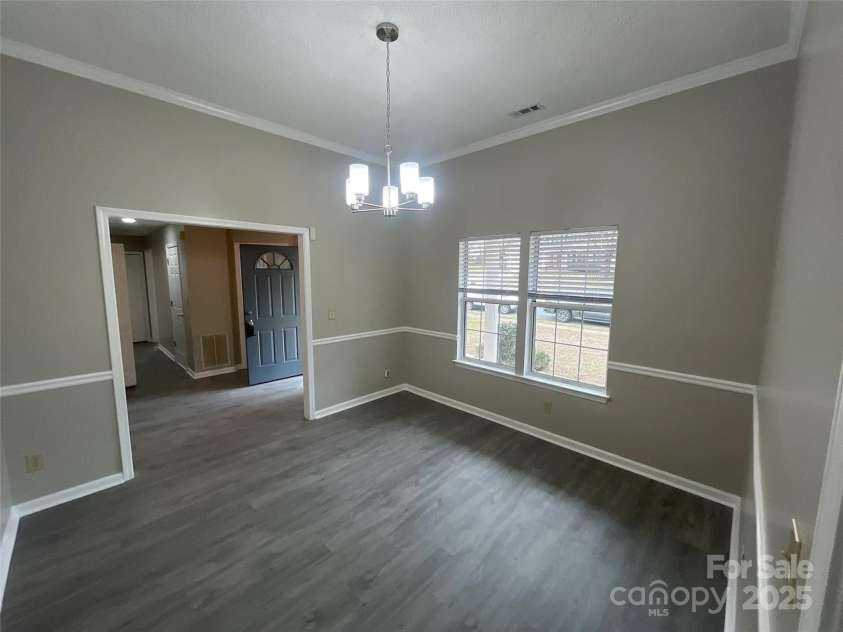 12042 Mallard Ridge Drive, Charlotte, NC 28269.  MLS# CAR4298005, YatesRealty ID 88. Sitting Room