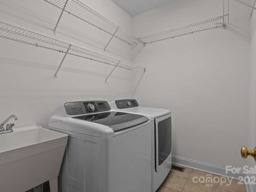 561 Keystone Court, Concord, NC 28027.  MLS# CAR4234078, YatesRealty ID 8801. Laundry on the Main