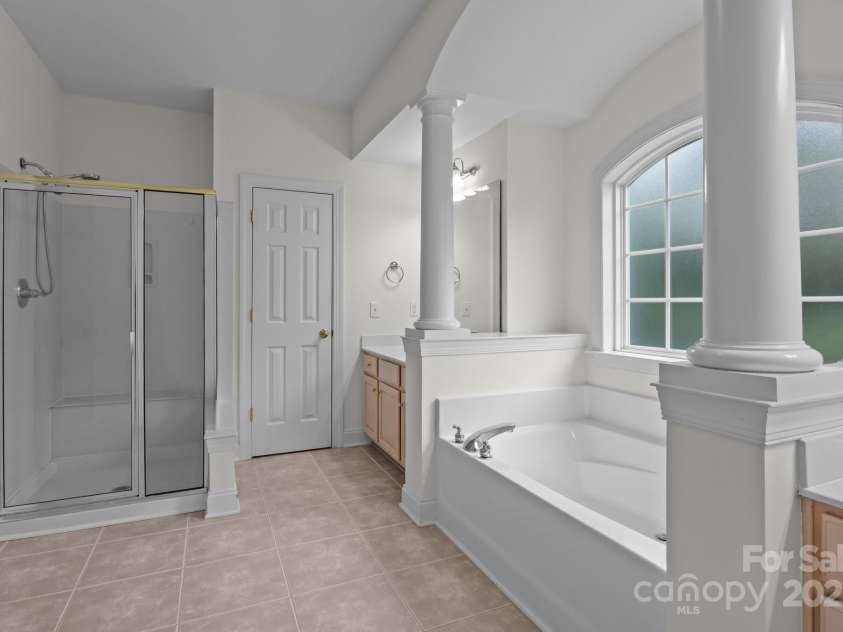 561 Keystone Court, Concord, NC 28027.  MLS# CAR4234078, YatesRealty ID 8801. Primary Ensuite