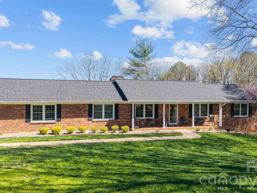 3039 Longwood Drive, Shelby, NC 28152.  MLS# CAR4344670, YatesRealty ID 8803. 