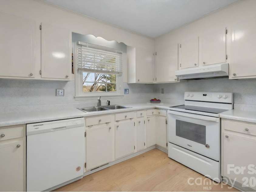 3039 Longwood Drive, Shelby, NC 28152.  MLS# CAR4344670, YatesRealty ID 8803. 