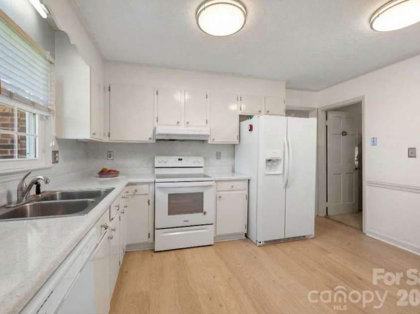 3039 Longwood Drive, Shelby, NC 28152.  MLS# CAR4344670, YatesRealty ID 8803. 