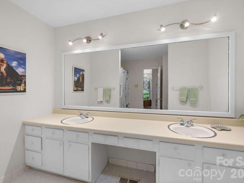 3039 Longwood Drive, Shelby, NC 28152.  MLS# CAR4344670, YatesRealty ID 8803. 