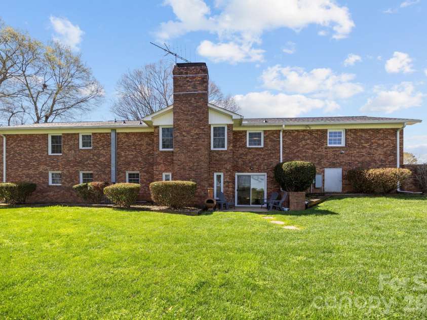 3039 Longwood Drive, Shelby, NC 28152.  MLS# CAR4344670, YatesRealty ID 8803. 