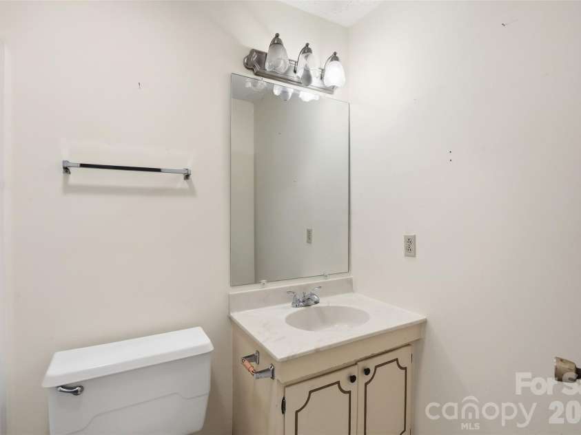 17 Knoll Drive, Columbus, NC 28722.  MLS# CAR4358872, YatesRealty ID 8804. 