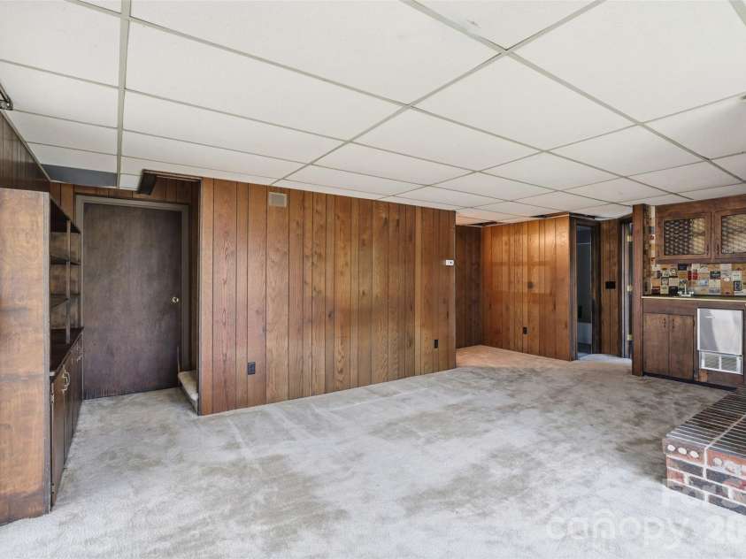 17 Knoll Drive, Columbus, NC 28722.  MLS# CAR4358872, YatesRealty ID 8804. 
