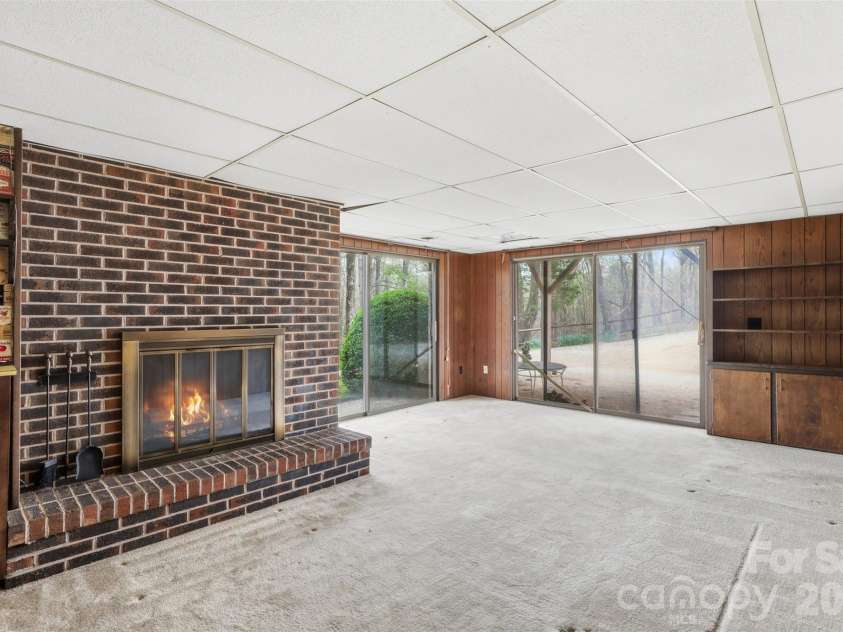 17 Knoll Drive, Columbus, NC 28722.  MLS# CAR4358872, YatesRealty ID 8804. 