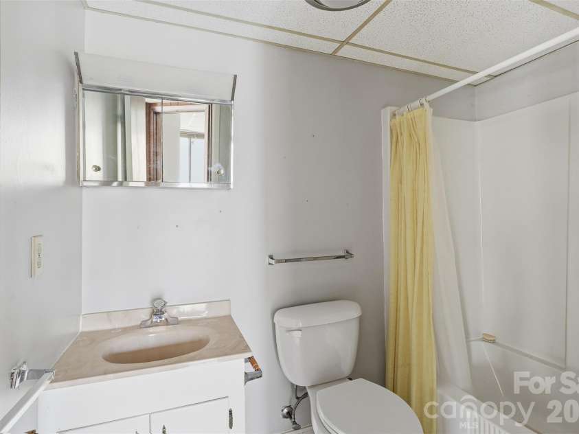 17 Knoll Drive, Columbus, NC 28722.  MLS# CAR4358872, YatesRealty ID 8804. 