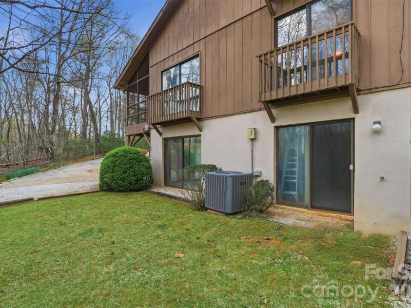 17 Knoll Drive, Columbus, NC 28722.  MLS# CAR4358872, YatesRealty ID 8804. 