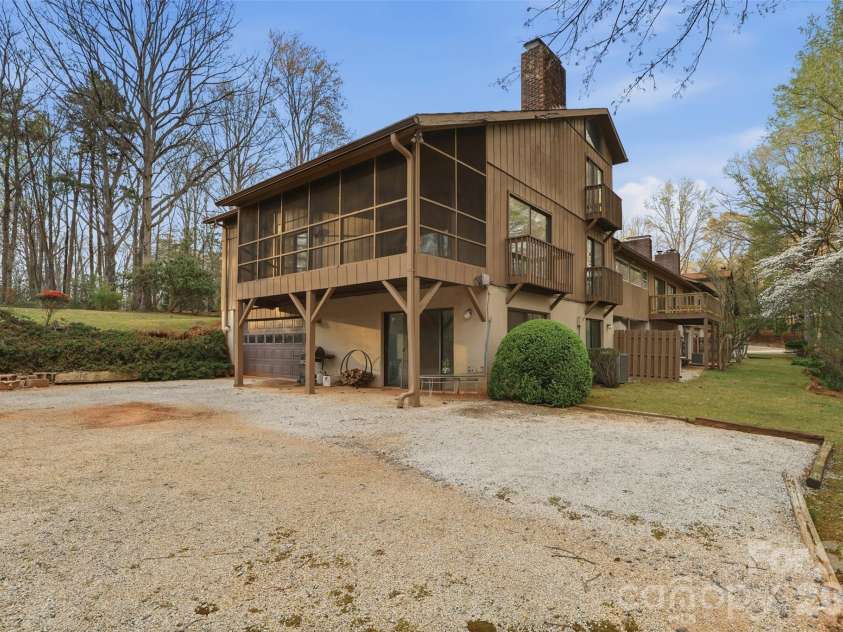 17 Knoll Drive, Columbus, NC 28722.  MLS# CAR4358872, YatesRealty ID 8804. 