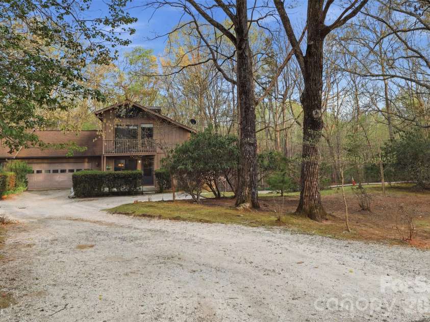 17 Knoll Drive, Columbus, NC 28722.  MLS# CAR4358872, YatesRealty ID 8804. 