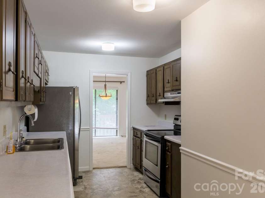 17 Knoll Drive, Columbus, NC 28722.  MLS# CAR4358872, YatesRealty ID 8804. 