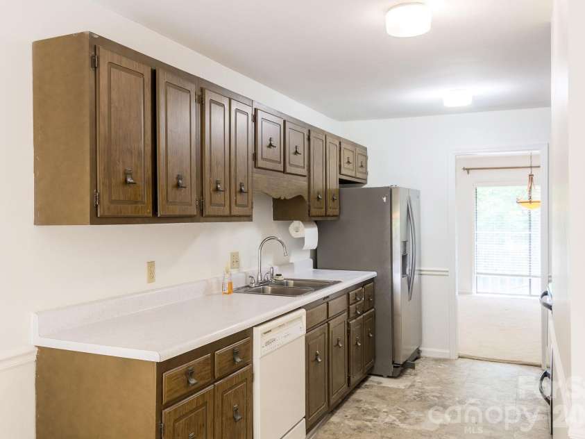 17 Knoll Drive, Columbus, NC 28722.  MLS# CAR4358872, YatesRealty ID 8804. 