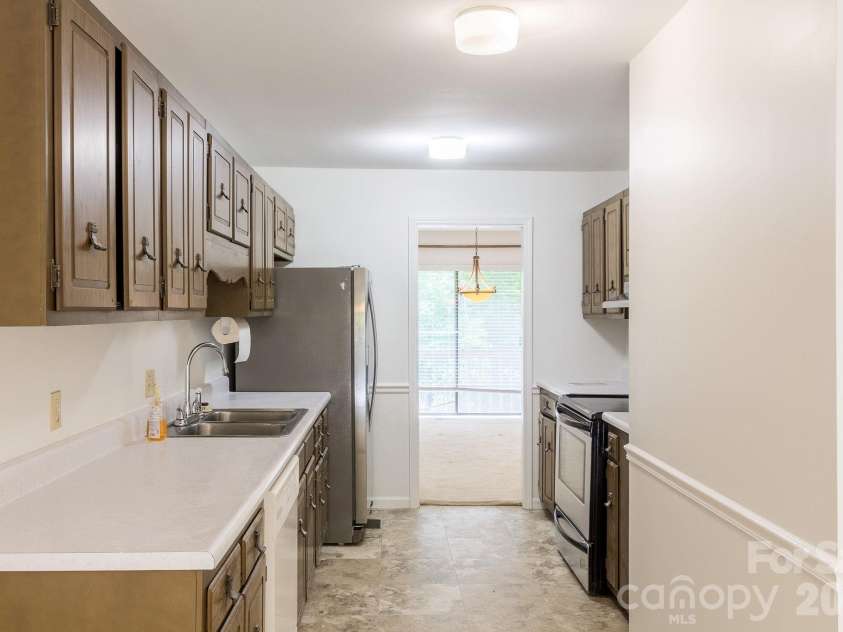 17 Knoll Drive, Columbus, NC 28722.  MLS# CAR4358872, YatesRealty ID 8804. 