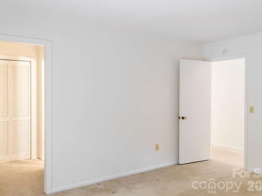 17 Knoll Drive, Columbus, NC 28722.  MLS# CAR4358872, YatesRealty ID 8804. 