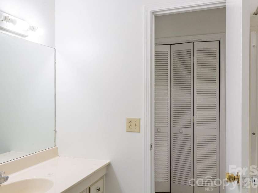 17 Knoll Drive, Columbus, NC 28722.  MLS# CAR4358872, YatesRealty ID 8804. 
