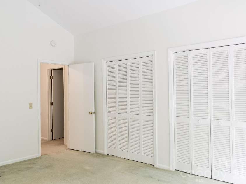 17 Knoll Drive, Columbus, NC 28722.  MLS# CAR4358872, YatesRealty ID 8804. 