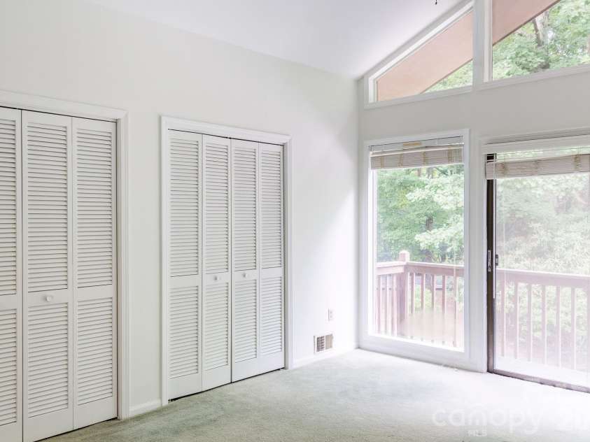 17 Knoll Drive, Columbus, NC 28722.  MLS# CAR4358872, YatesRealty ID 8804. 