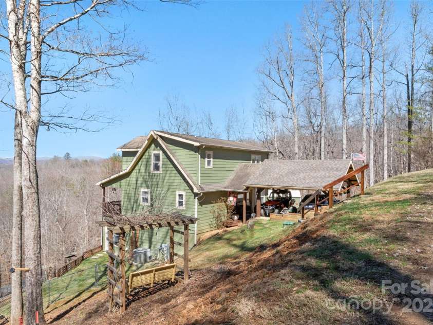 36 Crest Line Drive, Green Mountain, NC 28740.  MLS# CAR4237025, YatesRealty ID 8809. 