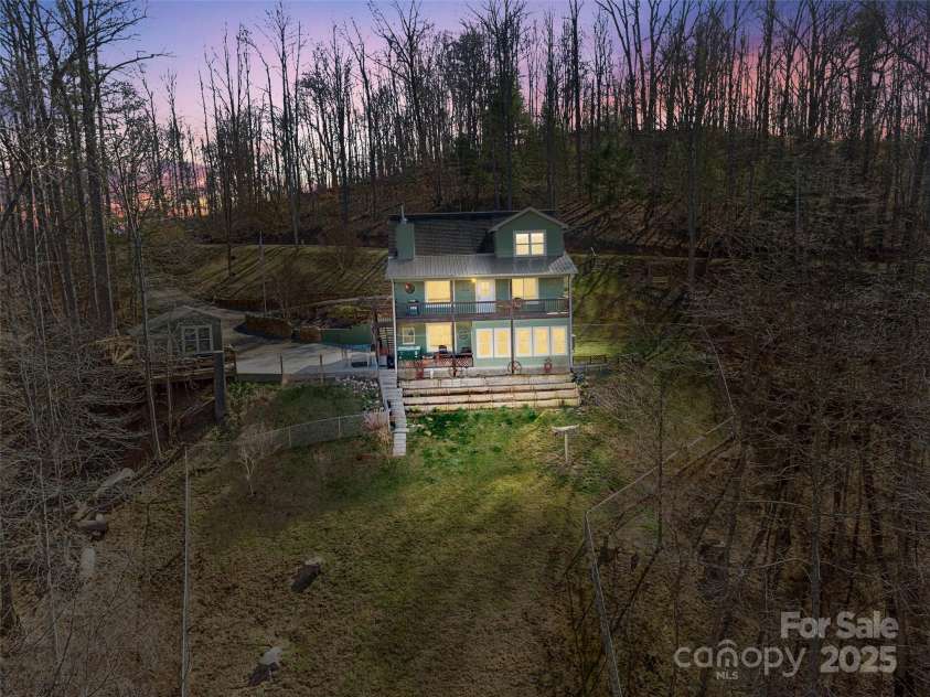 36 Crest Line Drive, Green Mountain, NC 28740.  MLS# CAR4237025, YatesRealty ID 8809. 