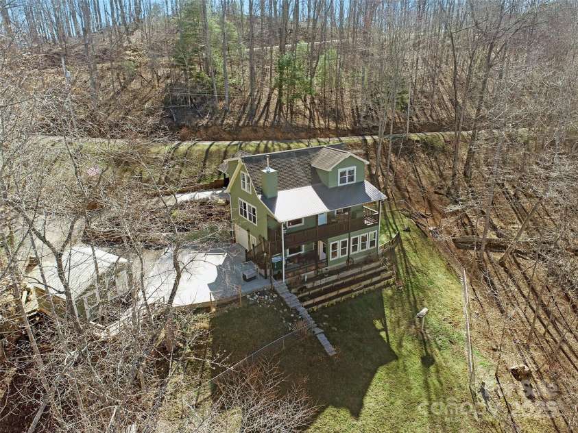 36 Crest Line Drive, Green Mountain, NC 28740.  MLS# CAR4237025, YatesRealty ID 8809. 