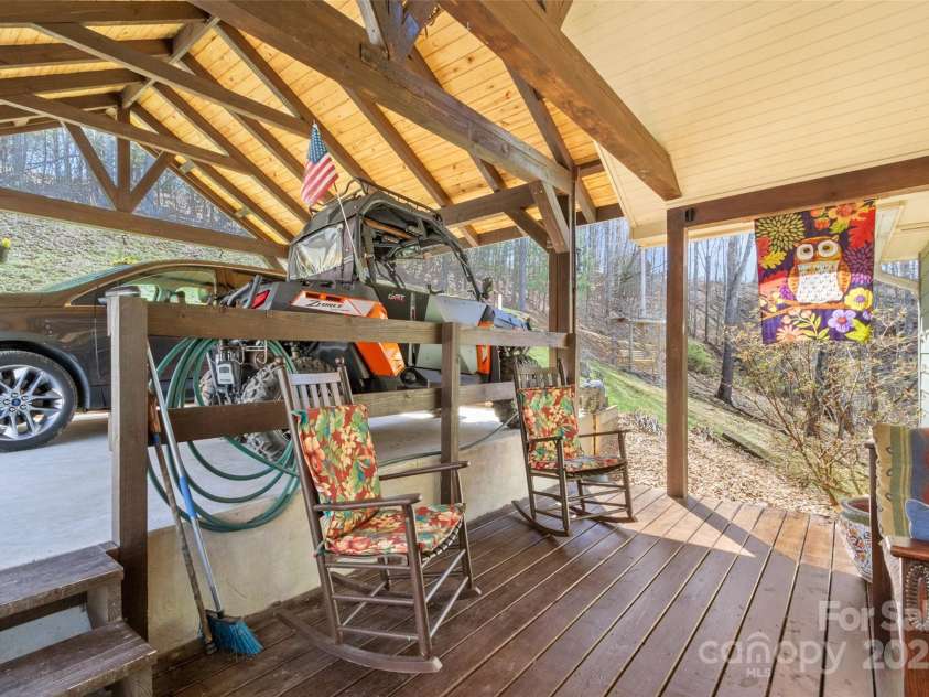 36 Crest Line Drive, Green Mountain, NC 28740.  MLS# CAR4237025, YatesRealty ID 8809. Front Deck