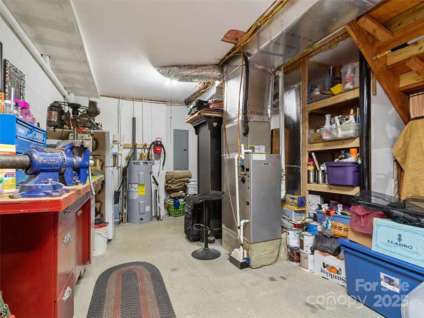 36 Crest Line Drive, Green Mountain, NC 28740.  MLS# CAR4237025, YatesRealty ID 8809. Heated Workspace
