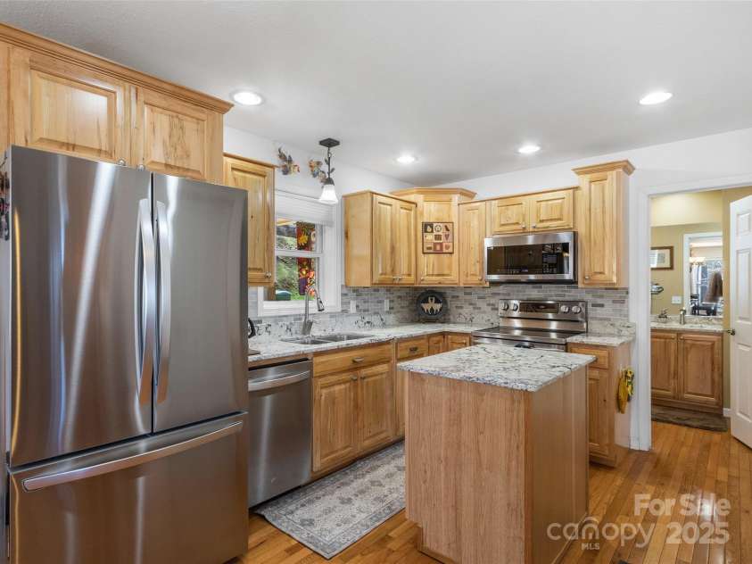36 Crest Line Drive, Green Mountain, NC 28740.  MLS# CAR4237025, YatesRealty ID 8809. Upgraded Kitchen with stainless steel appliances and granite counter tops
