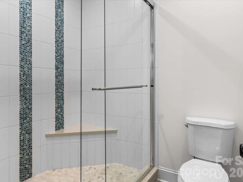 16407 Jetton Road, Cornelius, NC 28031.  MLS# CAR4326392, YatesRealty ID 881. 2nd Floor Bathroom 1