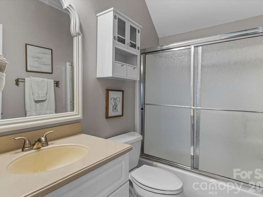 16407 Jetton Road, Cornelius, NC 28031.  MLS# CAR4326392, YatesRealty ID 881. 2nd Floor Bathroom 2