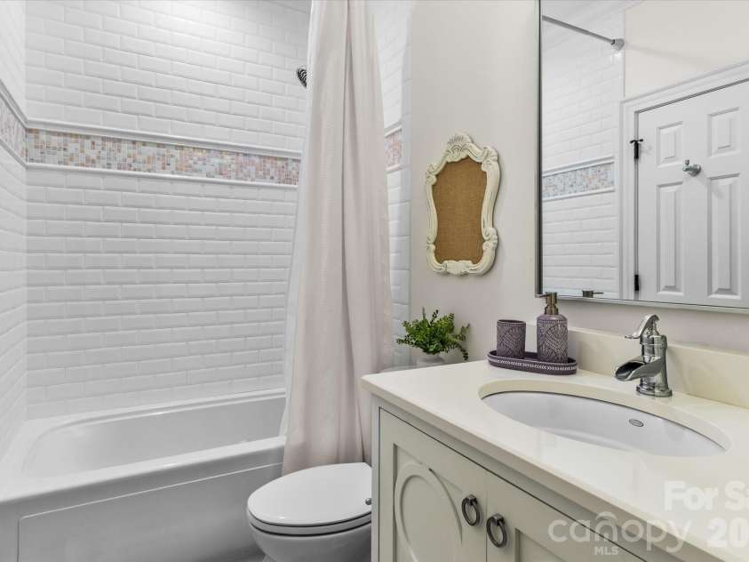 16407 Jetton Road, Cornelius, NC 28031.  MLS# CAR4326392, YatesRealty ID 881. 2nd Floor Bathroom 3