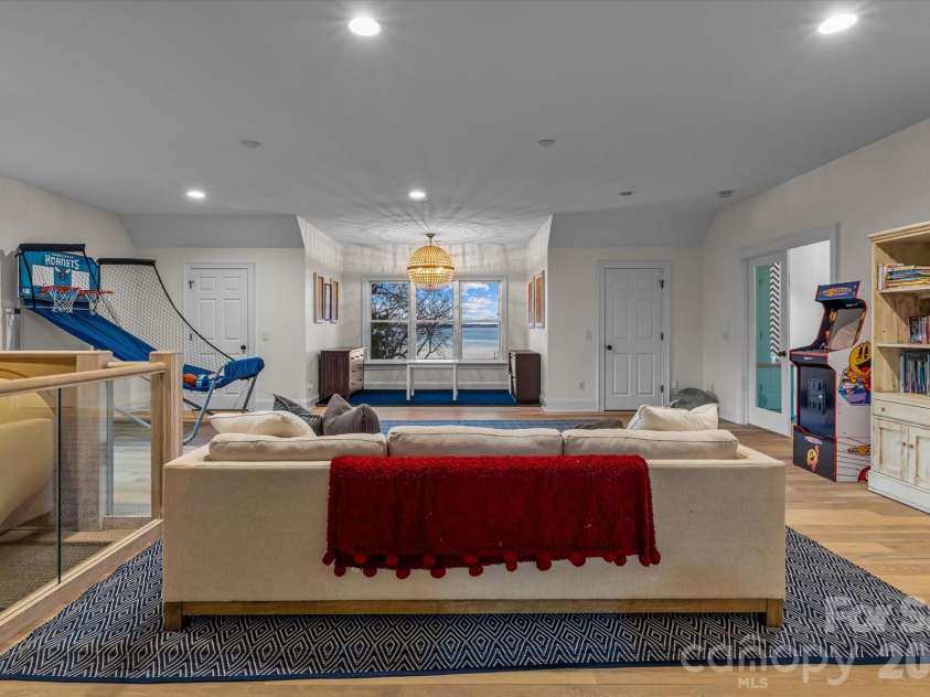 16407 Jetton Road, Cornelius, NC 28031.  MLS# CAR4326392, YatesRealty ID 881. 2nd Floor Bonus Room