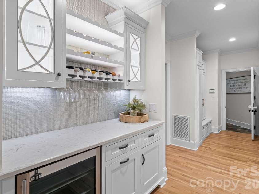 16407 Jetton Road, Cornelius, NC 28031.  MLS# CAR4326392, YatesRealty ID 881. Butler's Pantry