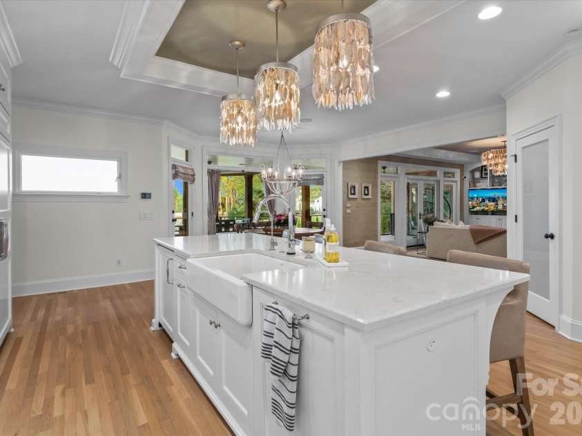 16407 Jetton Road, Cornelius, NC 28031.  MLS# CAR4326392, YatesRealty ID 881. Gourmet Kitchen Island