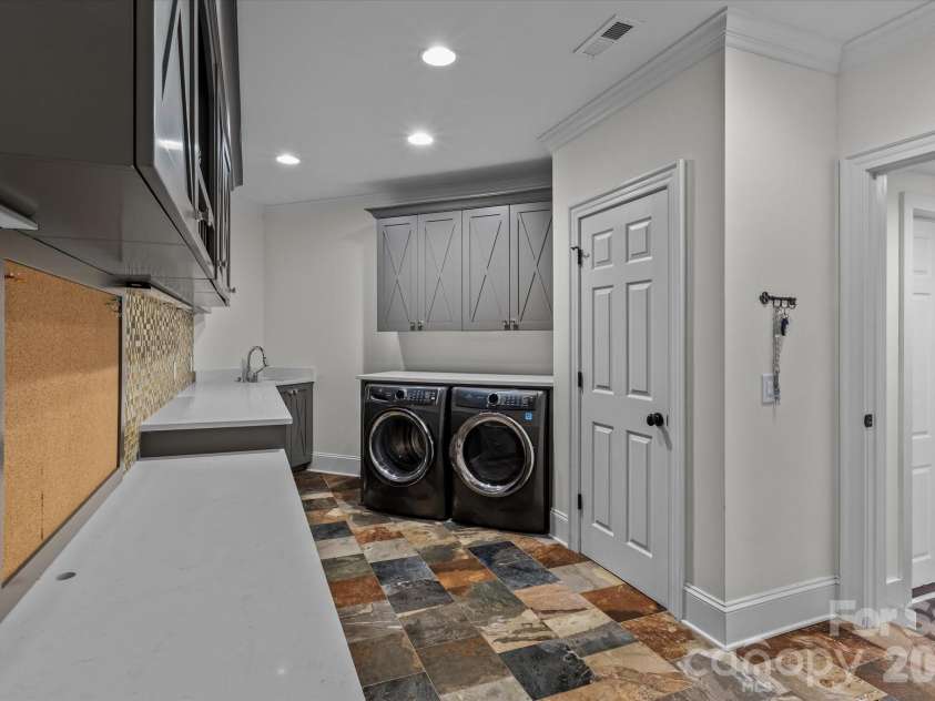 16407 Jetton Road, Cornelius, NC 28031.  MLS# CAR4326392, YatesRealty ID 881. Main Floor Laundry Room