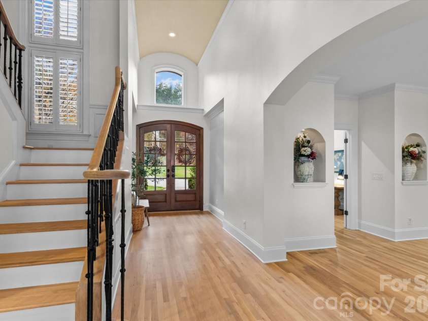 16407 Jetton Road, Cornelius, NC 28031.  MLS# CAR4326392, YatesRealty ID 881. Two Story Foyer